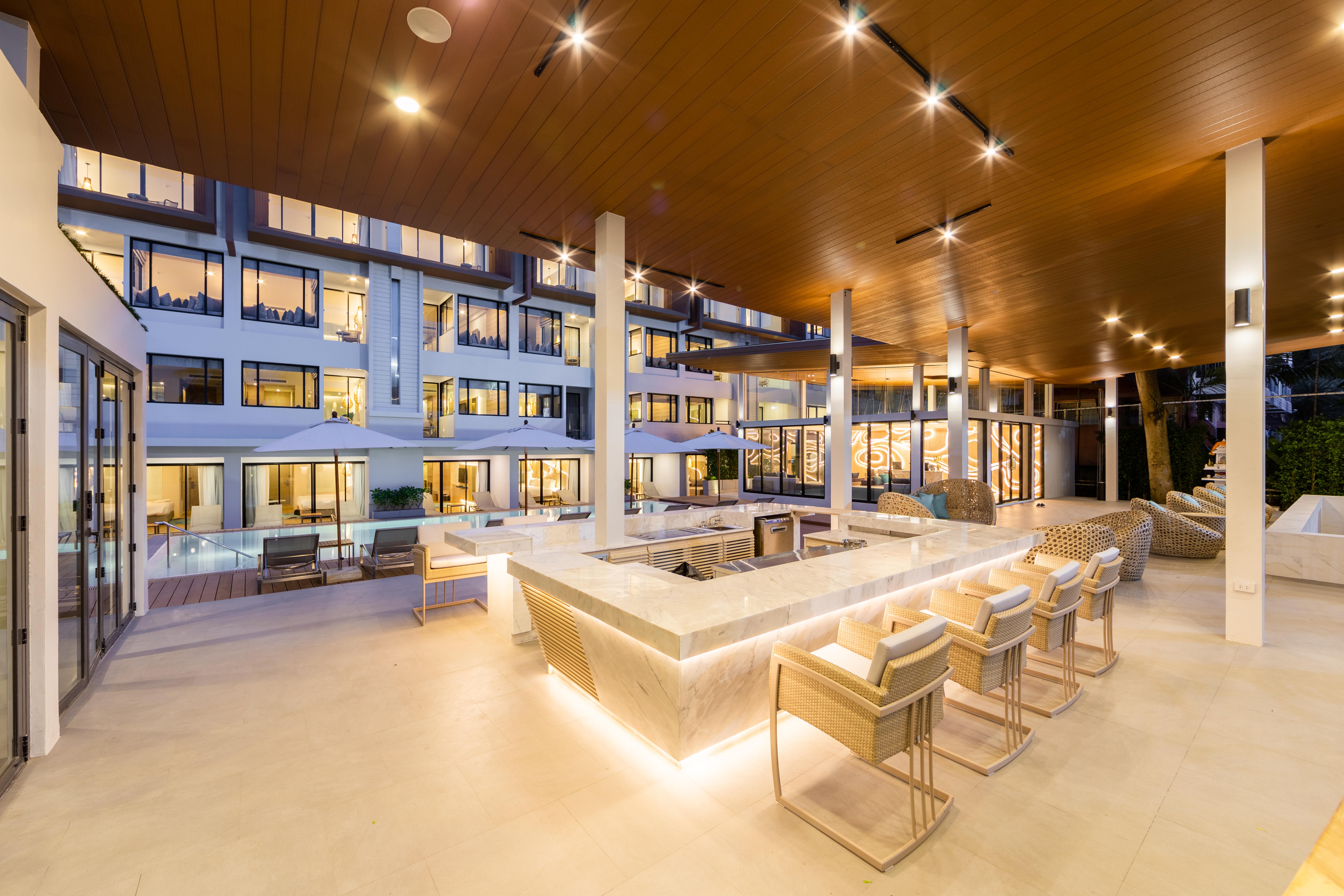 Liv Hotel Phuket Patong Beachfront Екстериор снимка