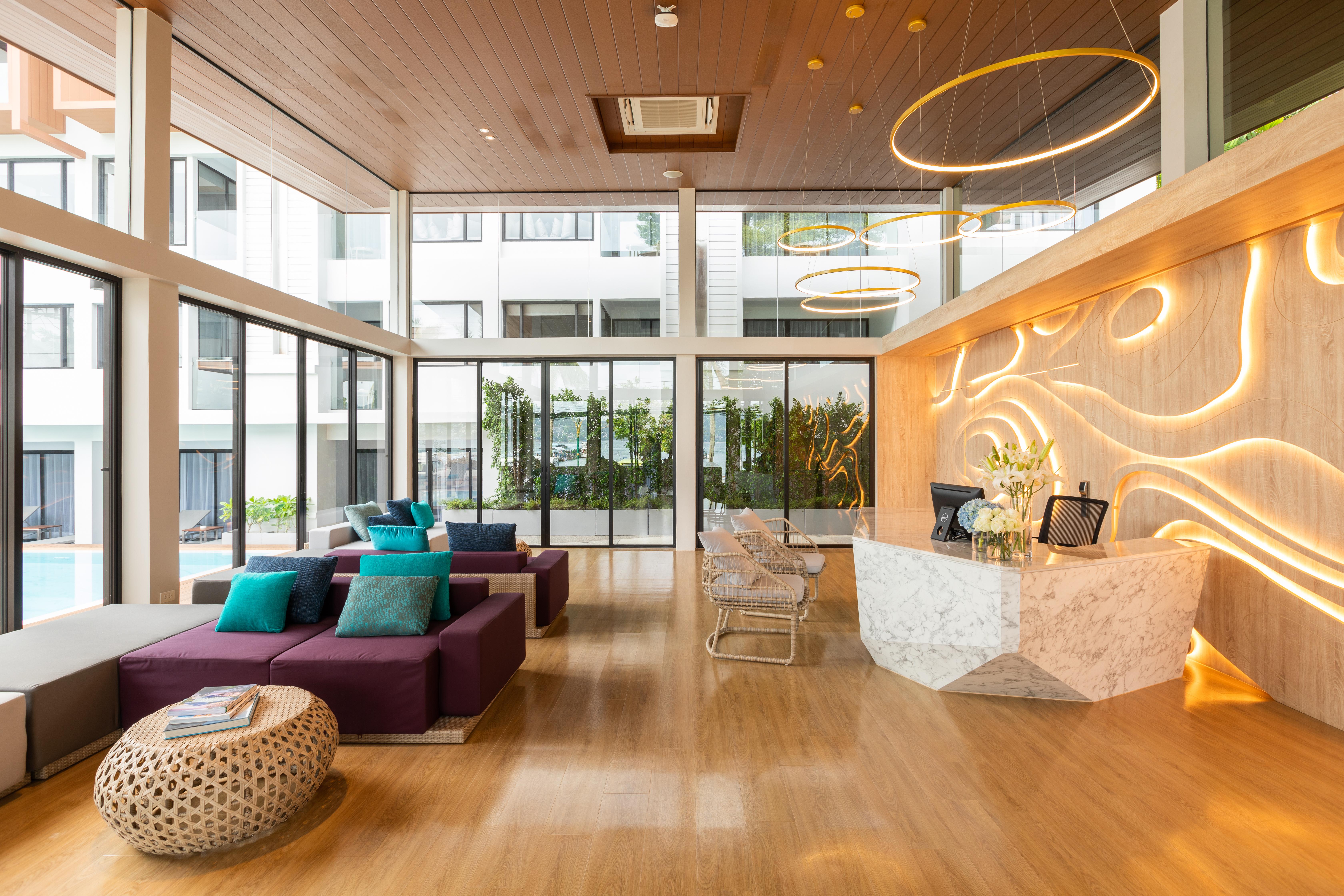 Liv Hotel Phuket Patong Beachfront Екстериор снимка