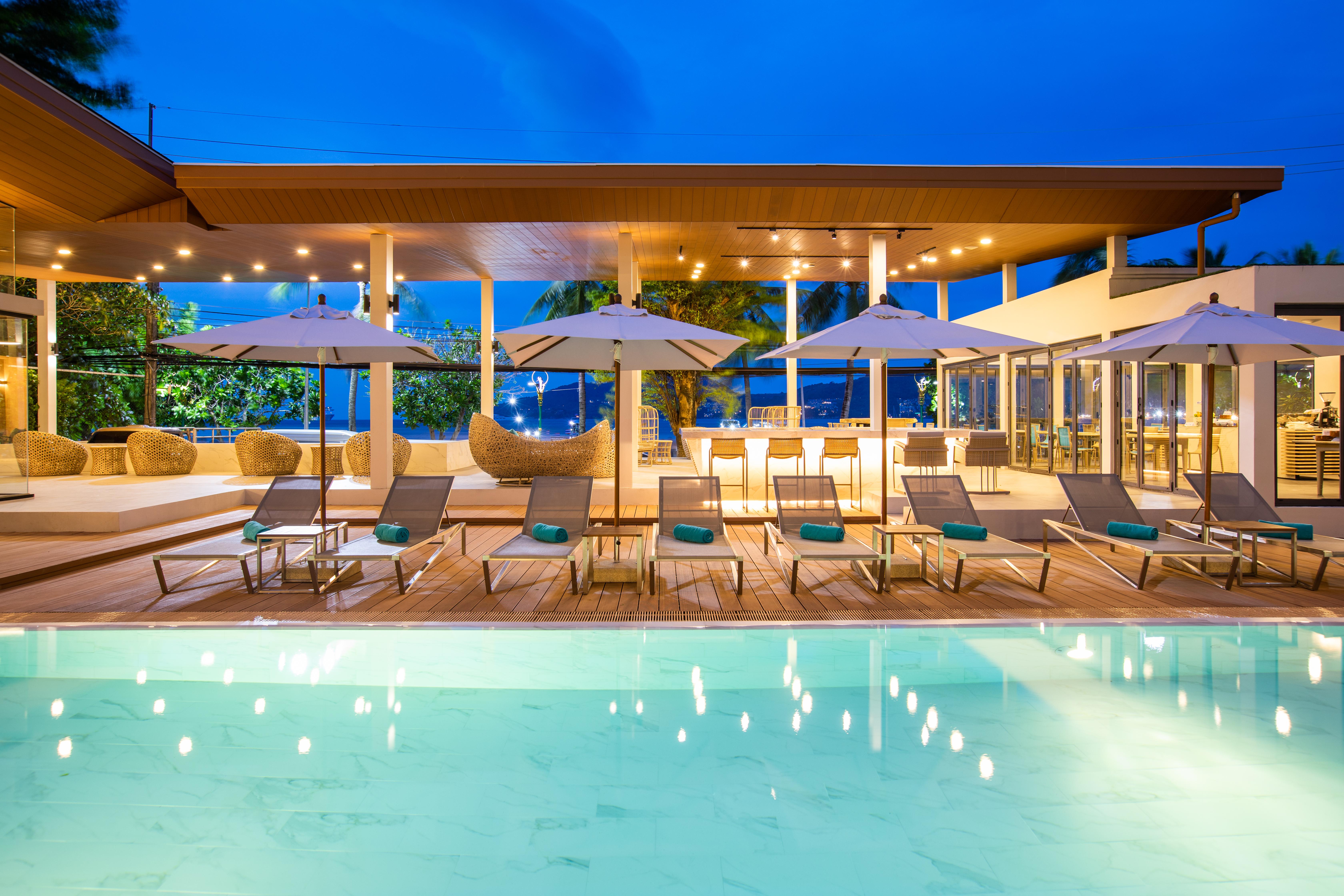 Liv Hotel Phuket Patong Beachfront Екстериор снимка