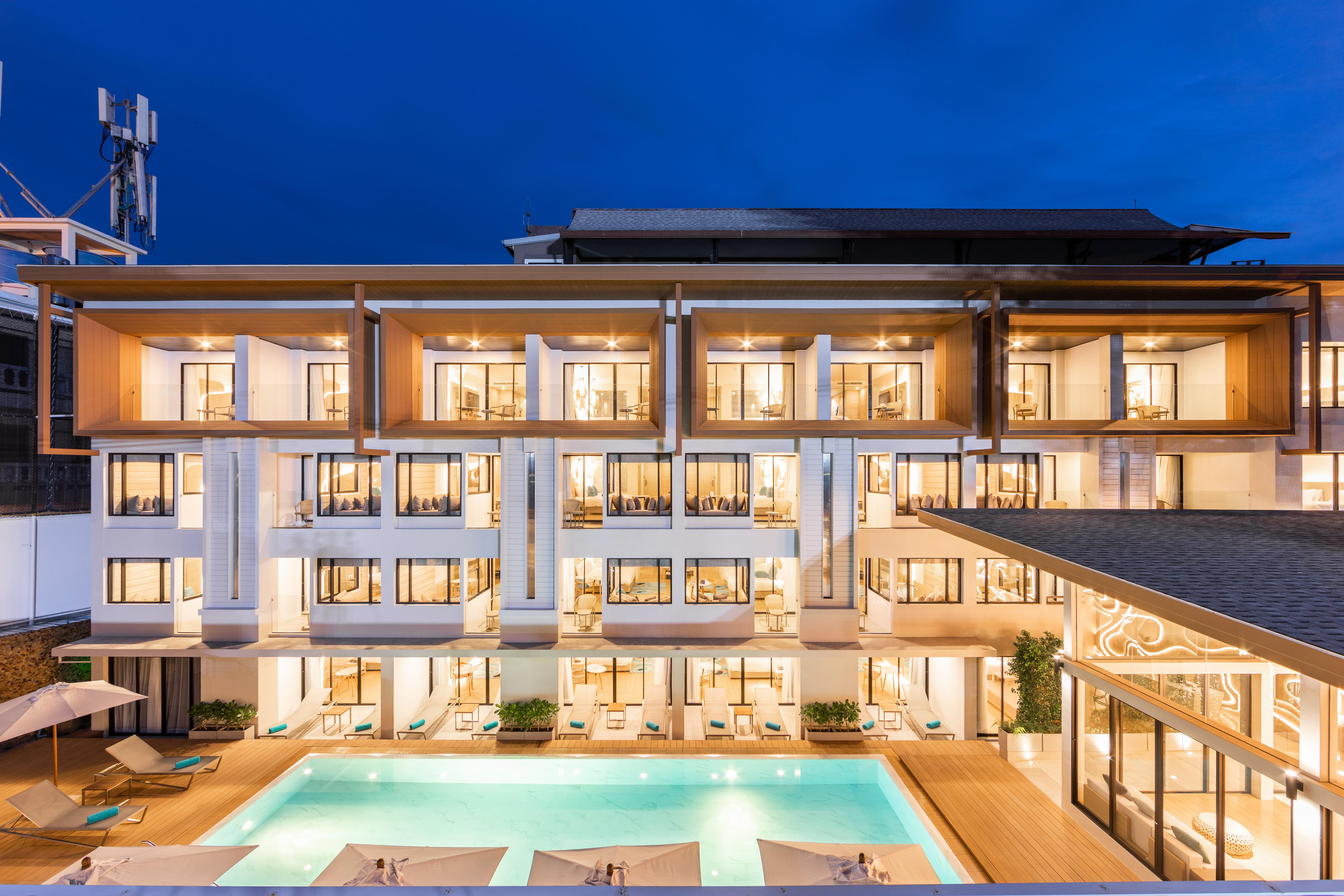 Liv Hotel Phuket Patong Beachfront Екстериор снимка
