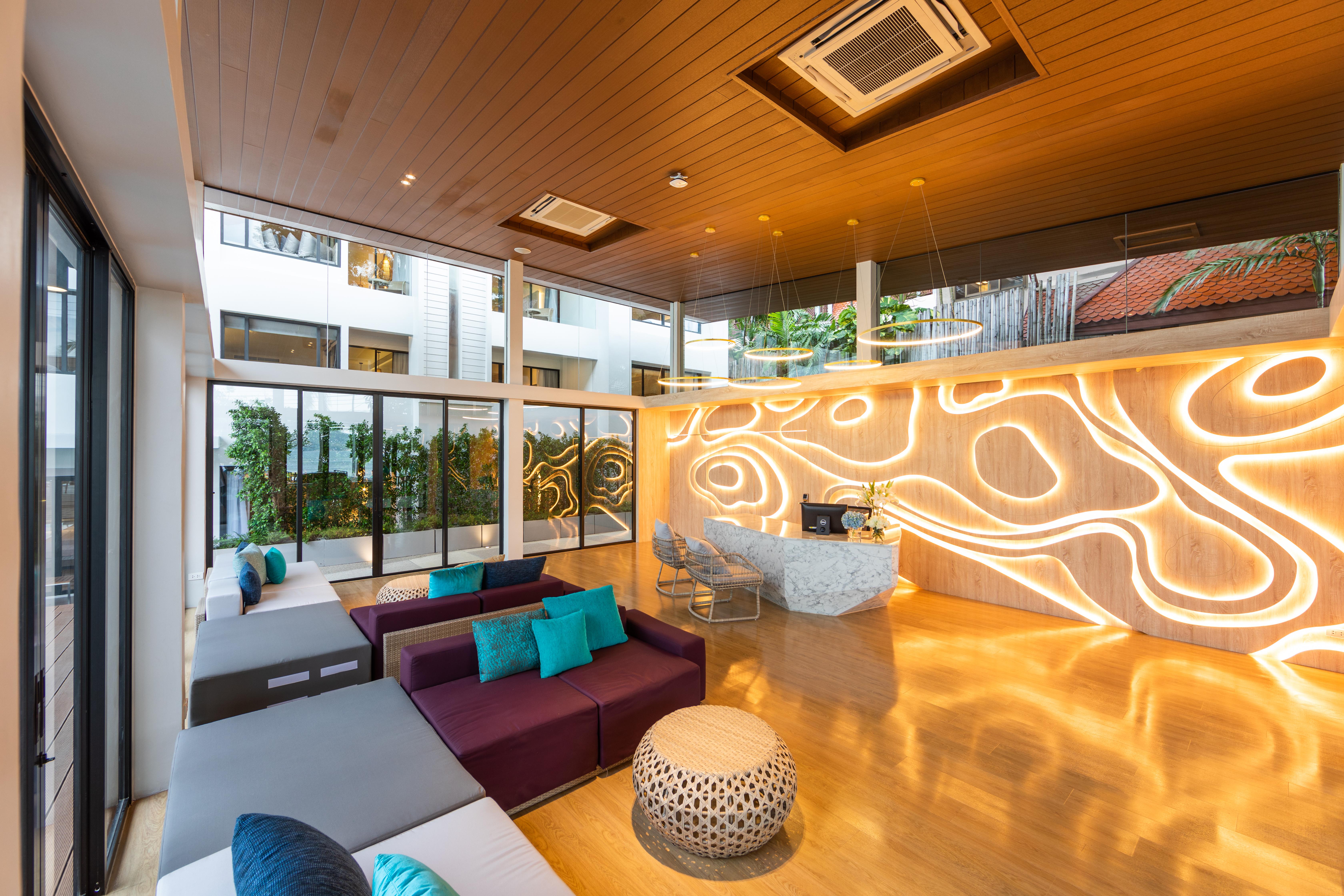 Liv Hotel Phuket Patong Beachfront Екстериор снимка