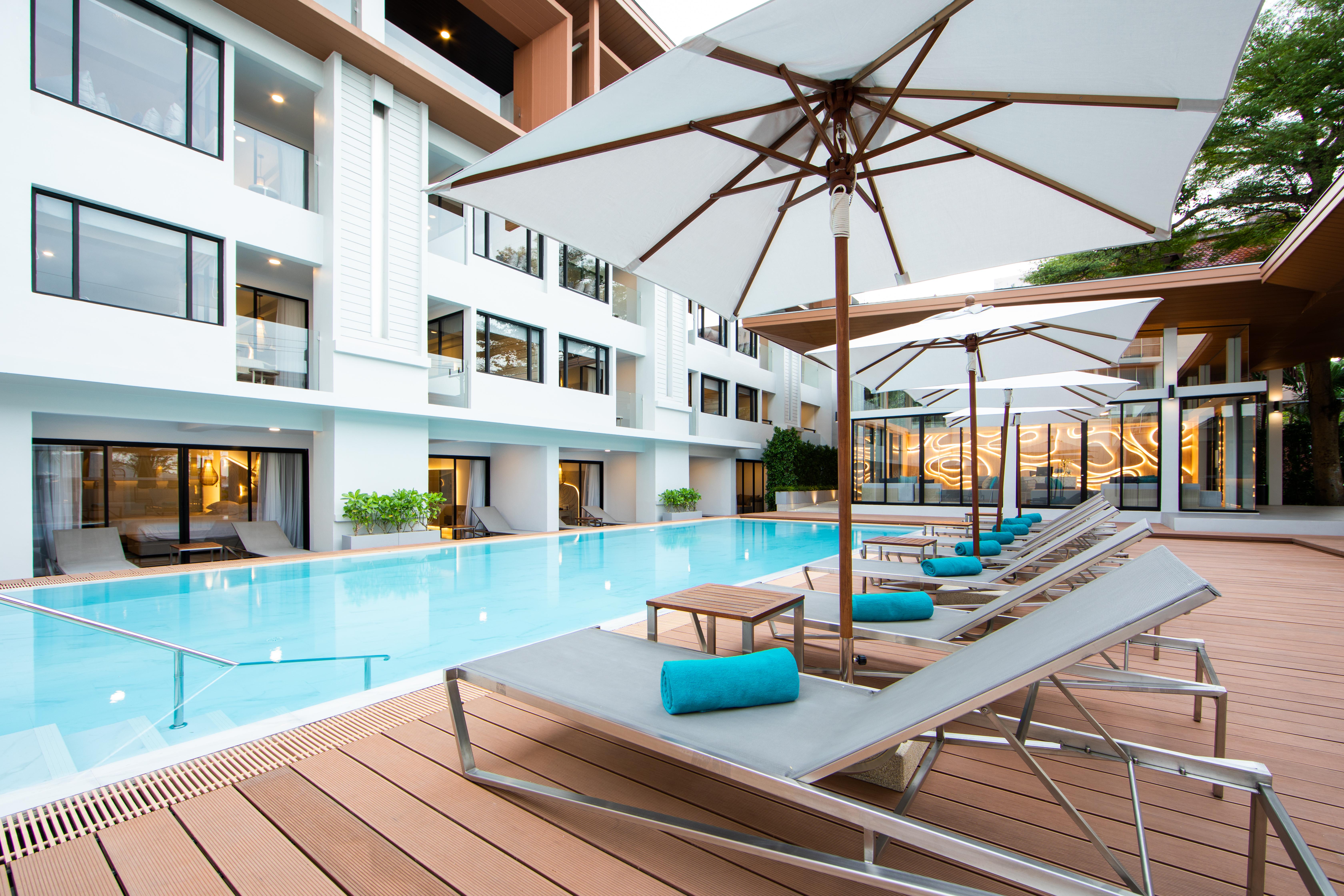 Liv Hotel Phuket Patong Beachfront Екстериор снимка