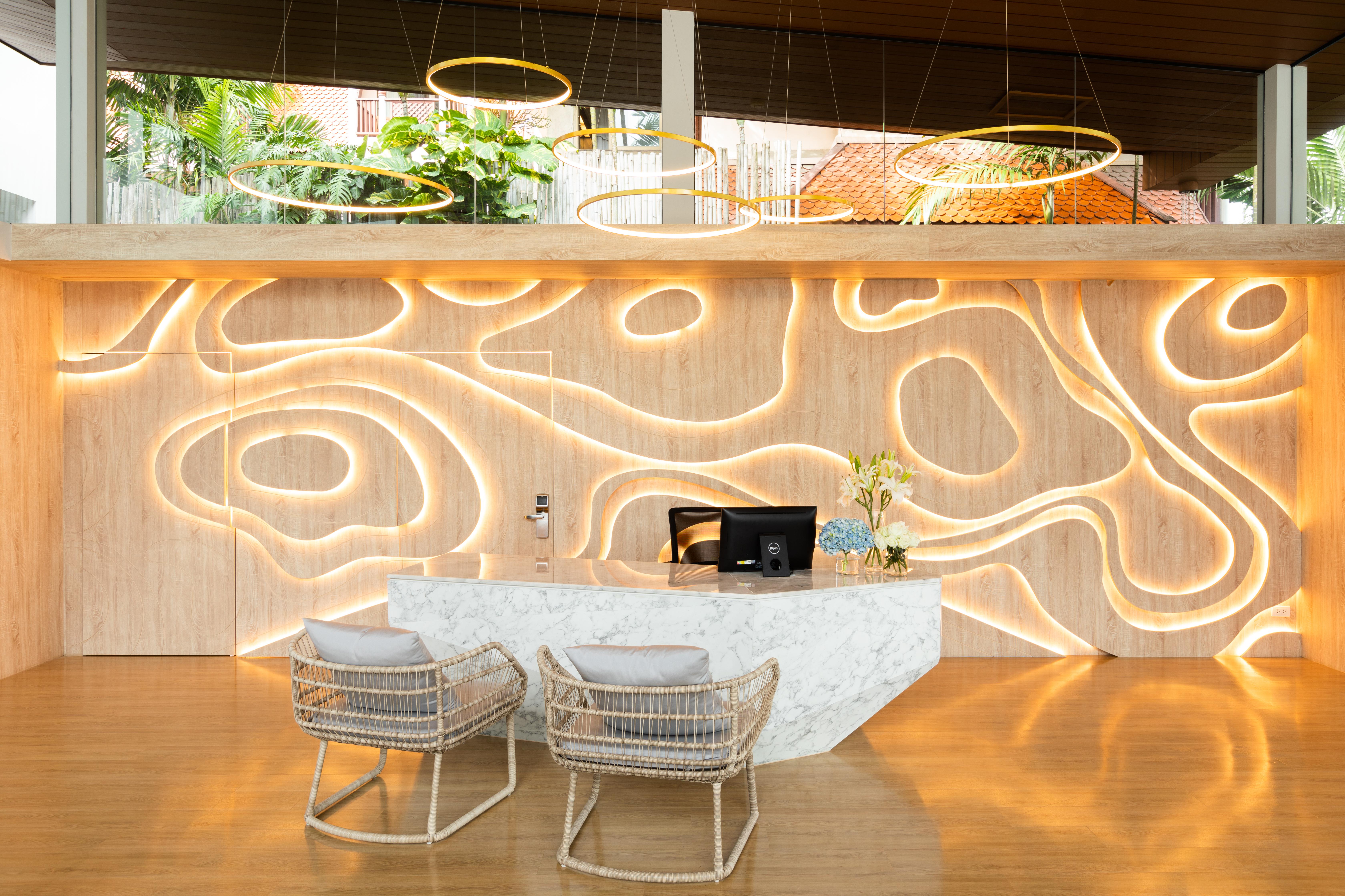 Liv Hotel Phuket Patong Beachfront Екстериор снимка