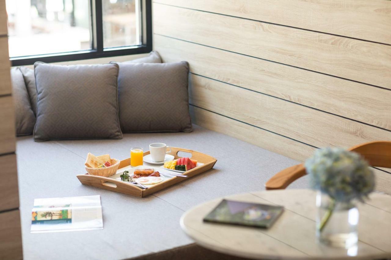 Liv Hotel Phuket Patong Beachfront Екстериор снимка