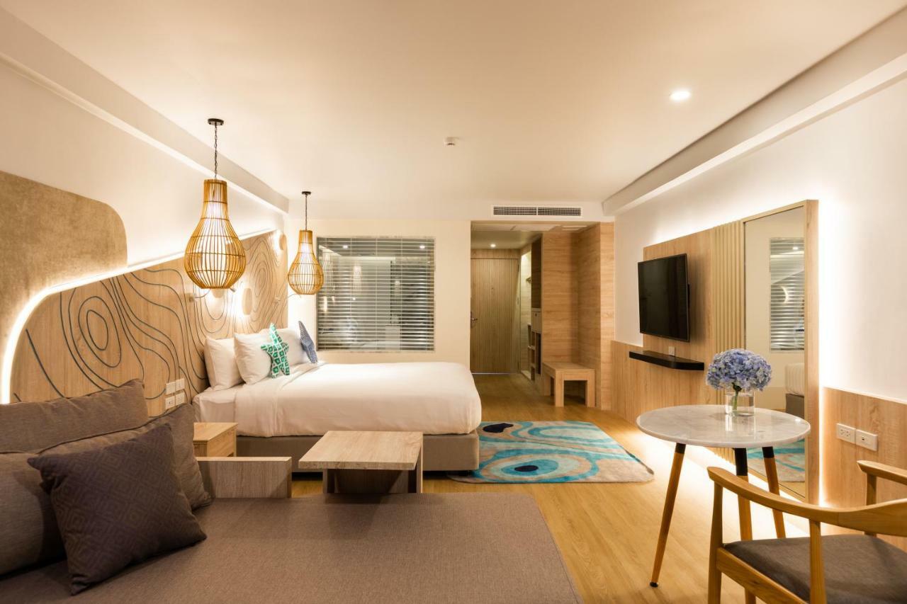 Liv Hotel Phuket Patong Beachfront Екстериор снимка